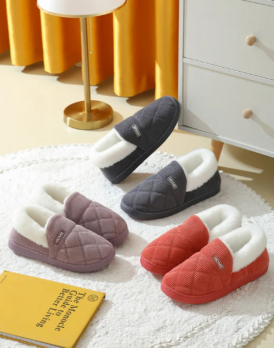 Plush slippers with padded fur for men and women