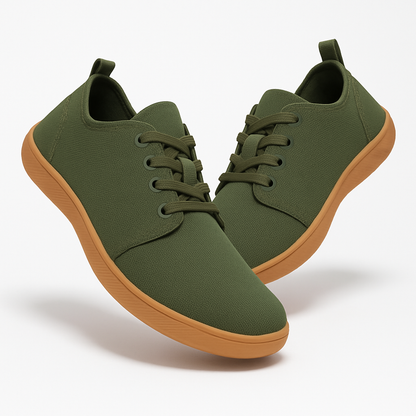 Unisex sneakers met brede neus op blote voeten